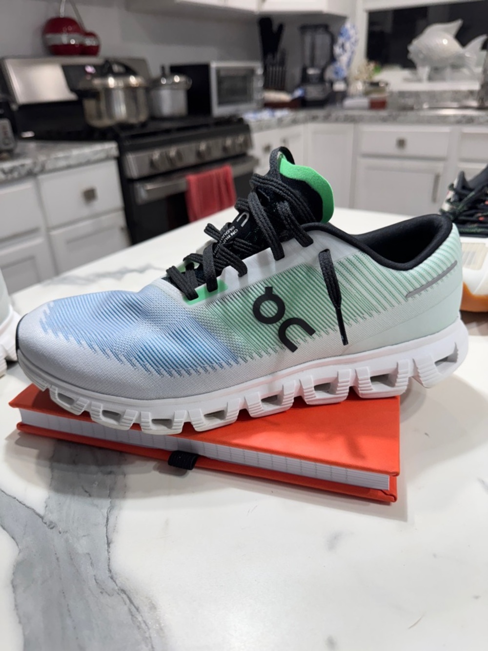 On Running Cloudswift Lightweight Gradient Running Shoe - White/Blue/Green